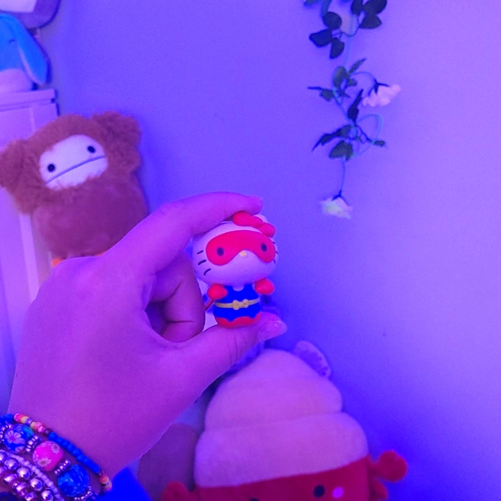 Hello kitty figure